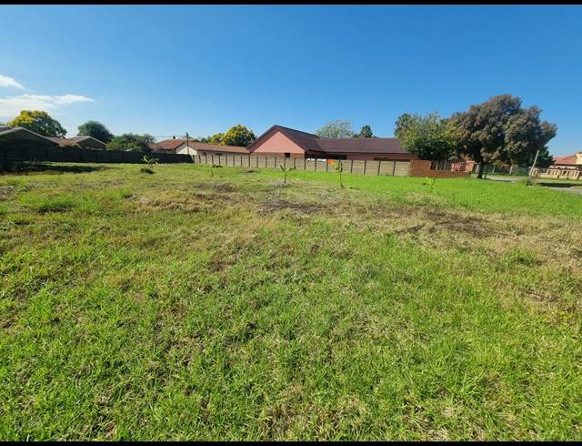 1,060M² VACANT LAND FOR SALE IN FALCON RIDGE